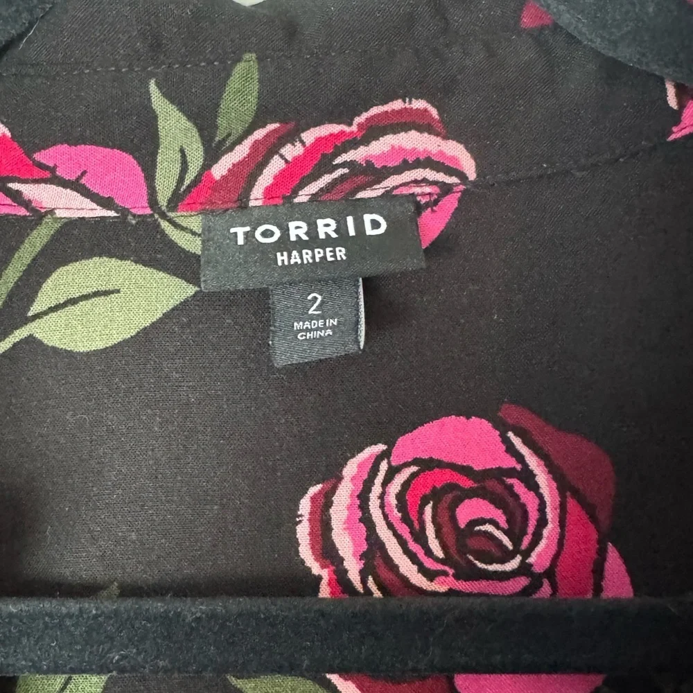Torrid Black and Pink Floral Blouse - Picture 4 of 4